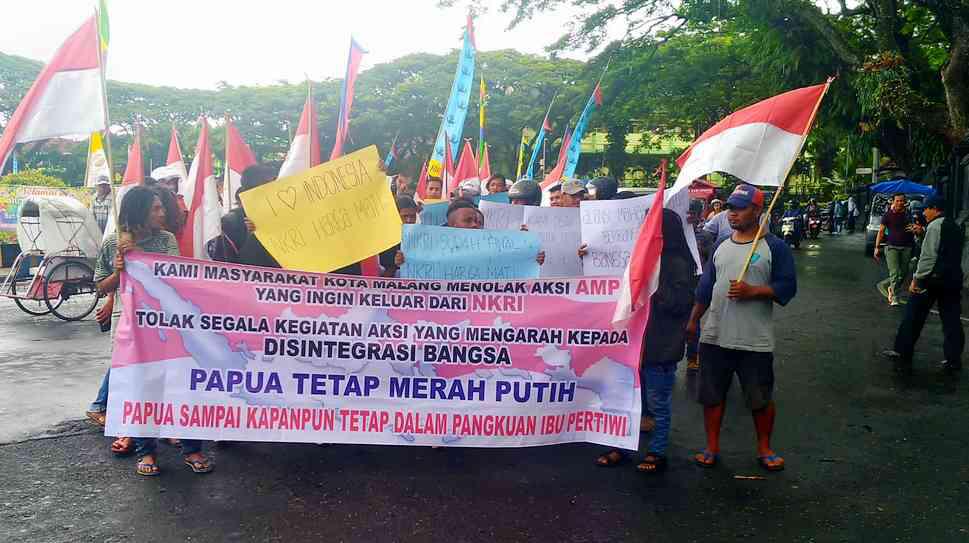 Mahasiswa asal Papua di Malang melakukan aksi demo. Mereka berikrar cinta NKRI.