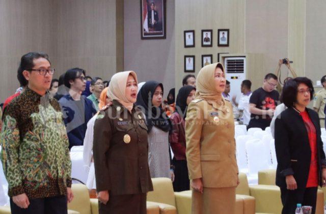 IMG-20181211-WA0029 Walikota Batu Dewanti Rumpoko diapit Kajari Nur Chusniah dan Suciwati istri pejuang HAM Munir kala merayakan HUT Museum Omah Munir di Balaikota Among Tani Kota Wisata Batu.