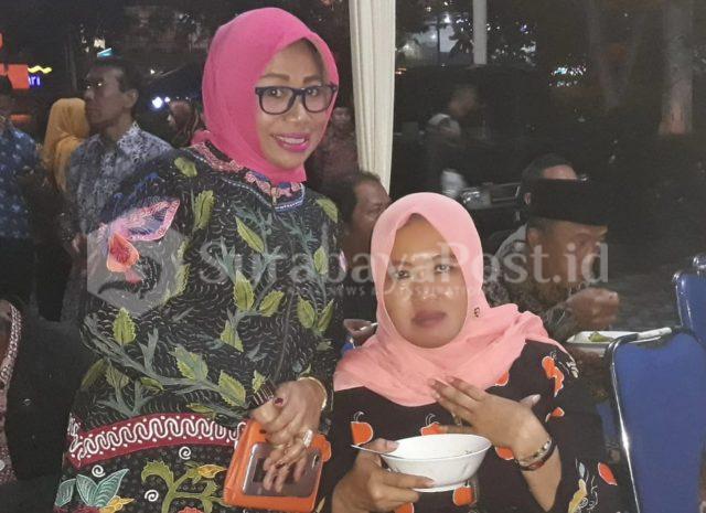 IMG-20181214-WA0009 Kabag Umum Pemkot Batu Shanti Restuningsasi dan Kabag Humas Pemkot Batu Suliyanah di sela-sela acara Ultah Wali Kota Dewanti Rumpoko.