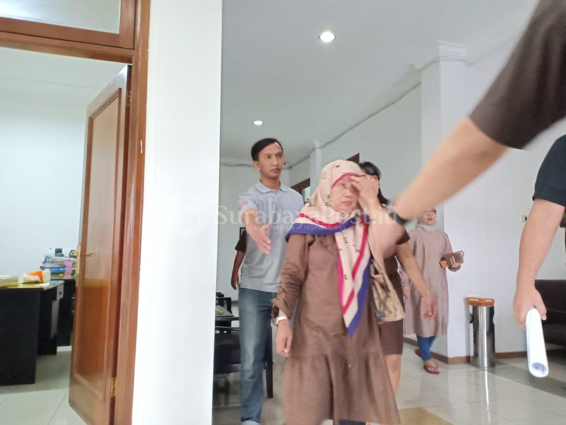 SN terpidana saat digelandang petugas Kejaksaan Negeri Kota Malang menuju Lapas Wanita Sukun.