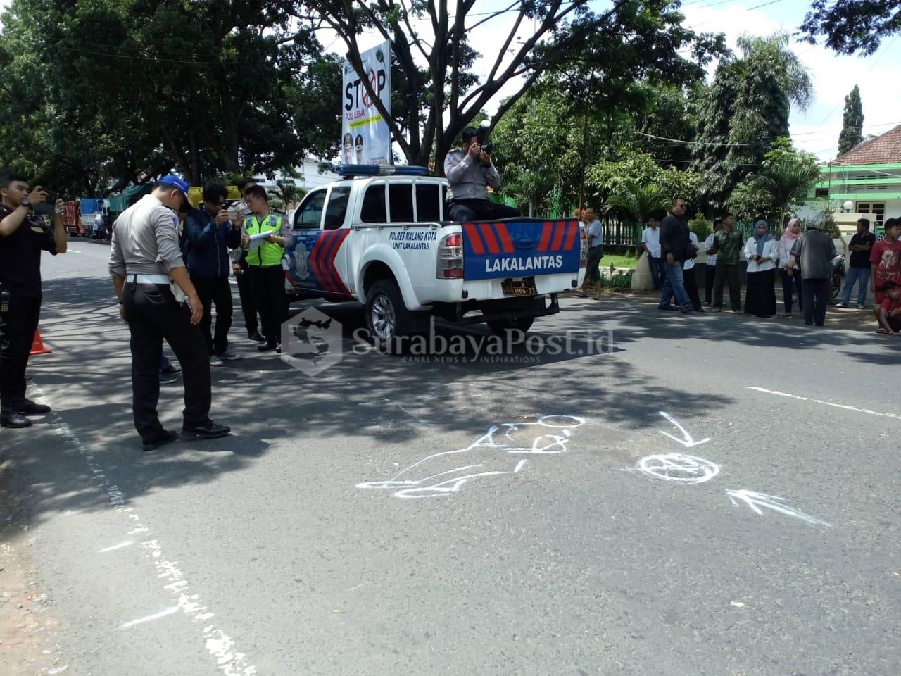 Polisi Satlantas Polres Malang Kota melakukan reka ulang kecelakaan Briptu Dodik Restu Purnomo anggota Patwal Polres Mojokerto