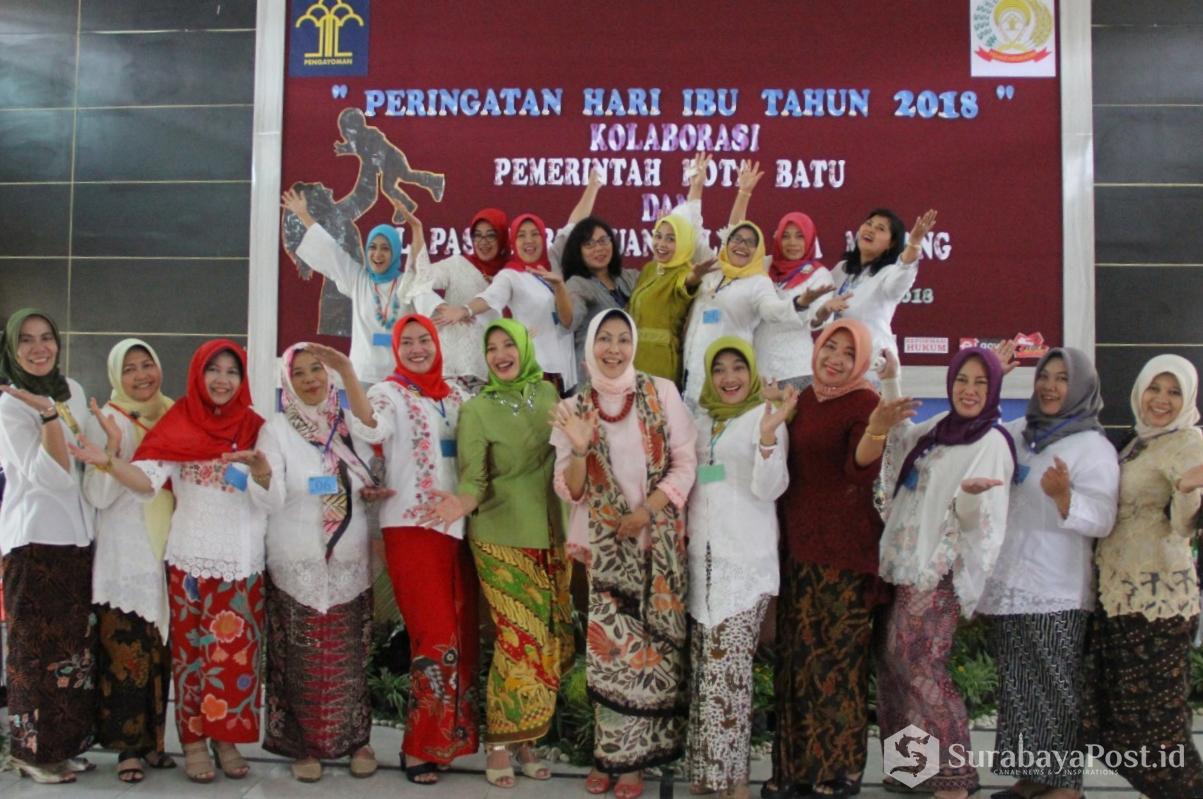 Wali Kota Batu Hj Dewanti Rumpoko kala bersama keluarga besar LP Wanita di Sukun, Kota Malang, Jatim