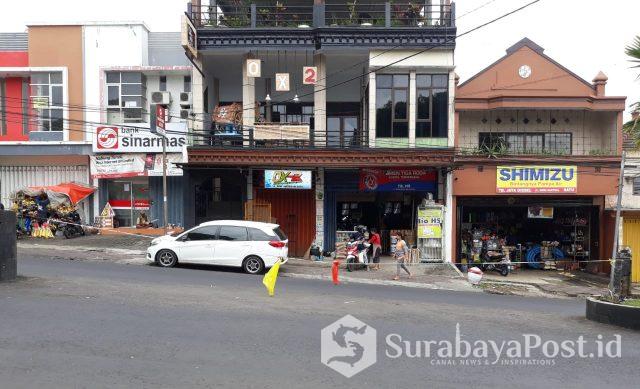 IMG-20181224-WA0058 Penutupan jalan putar balik di kawan Jalan Dewi Sartika Kota Batu ini dikritik wisatawan karena dinilai merusak keindahan Kota Batu.