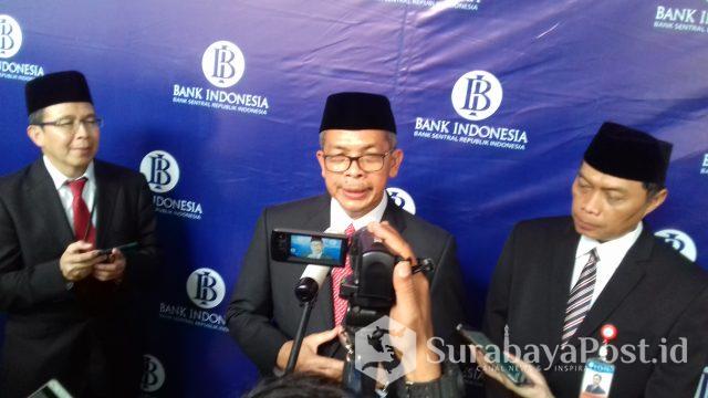 20190114_114838 Deputi Gubernur BI Soegeng (tengah) didampingi Kepala Perwakilan BI Malang Azka Subhan Aminurridho (kanan) di Hotel Harris & Convention Malang, Senin (14/1/2019)