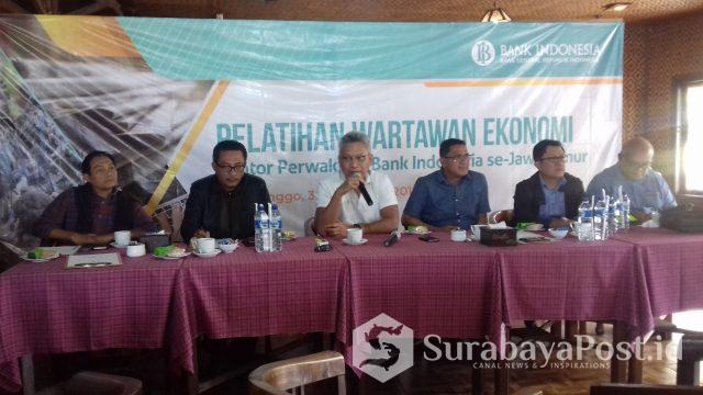 20190130_142811 Kepala BI Jatim Defi Ahmad Johansyah kala menguraikan program BI dalam acara Pelatihan Wartawan Ekonomi Kantor Perwakilan BI se Jatim di Lava View Lodge Hotel Bromo, Rabu (30/1/2019)