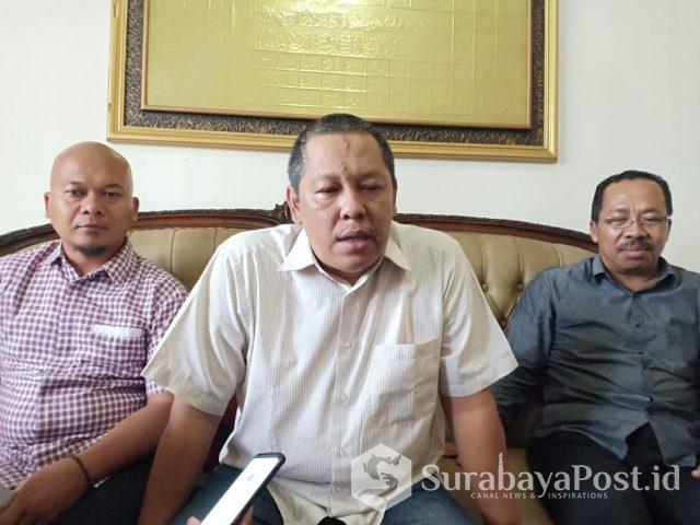 IMG-20190102-WA0068 Pjs Rektor Unikama versi Christea Frisdiantara, Koento Adji Koerniawan (tengah) memberikan keterangan pers soal mediasi yang deadlock.