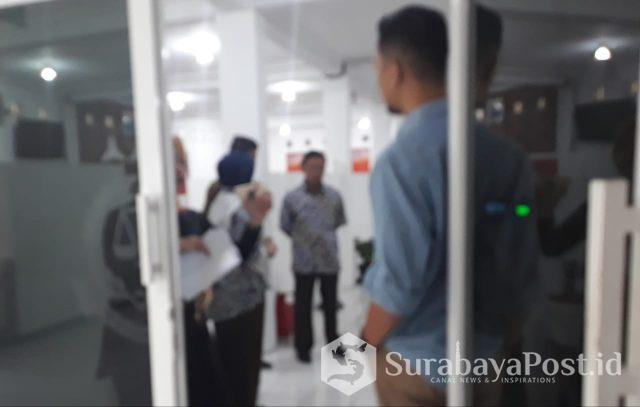 IMG-20190104-WA0018 Kajari Kota Batu, Sry Heny Alamsari saat memberikan pengarahan informal pada stafnya di hari pertama masuk Kantor Kejari Kota Batu.