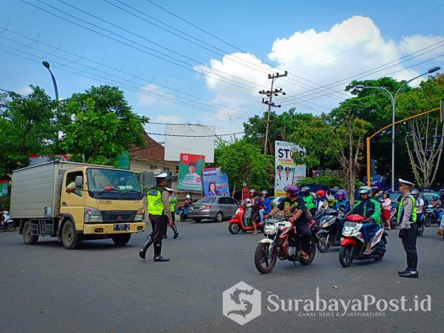 IMG-20190108-WA0032 Timgab melakukan rekayasa lalin dan mengaktifkan traffic light di perempatan Mergan, Kecamatan Sukun, Kota Malang.