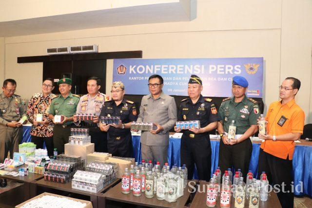 IMG-20190108-WA0100 Wawali Malang Sofyan Edi Jarwoko dalam acara pemusnahan barang ilegal yang dilakukan KPP Bea dan Cukai Tipe Madya Cukai Malang.