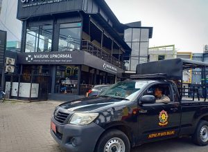 Restoran dan cafe Warunk Upnormal di Jl Borobudur saat didatangi petugas Satpol PP Pemkot Malang untuk menindak lanjuti pemeriksaan yang telah dilakukan sebelumnya.