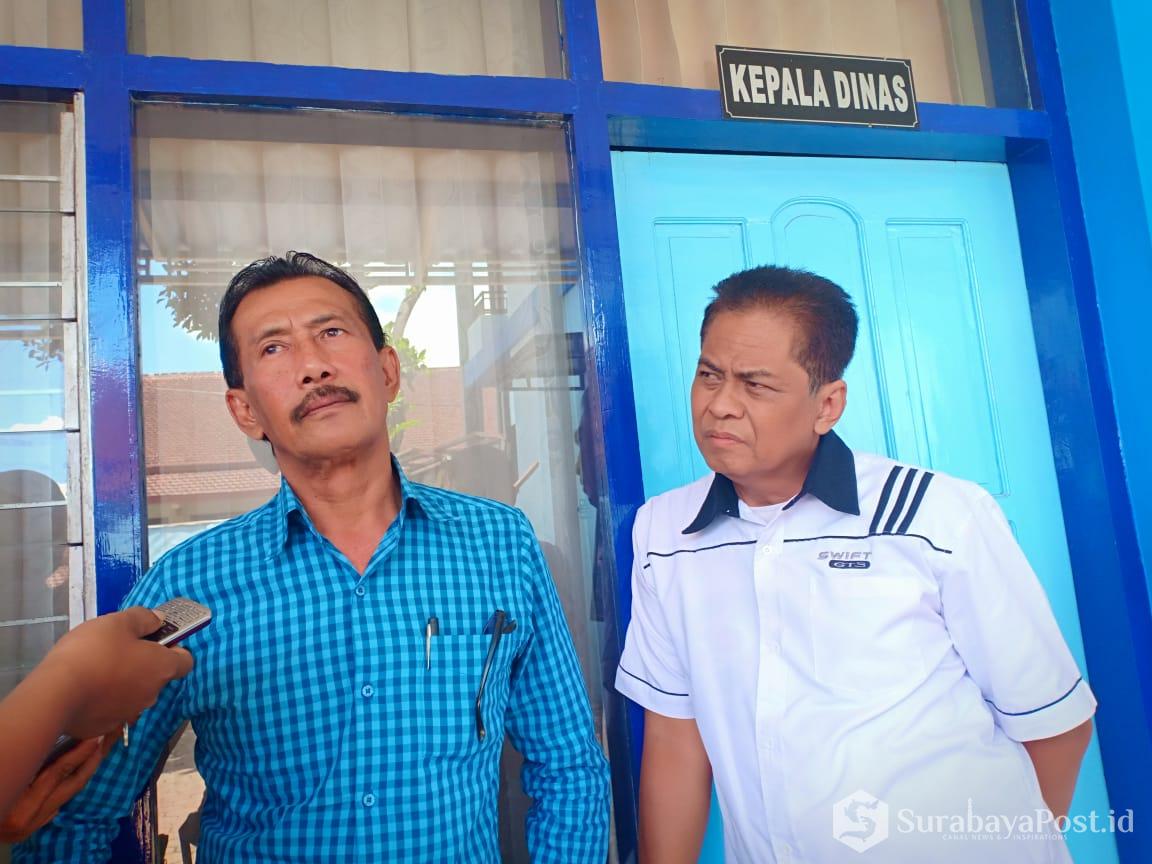 Kepala Dishub Kota Malang Kusnadi (kiri) didampingi Kabid Lalin Agus Mulyadi.