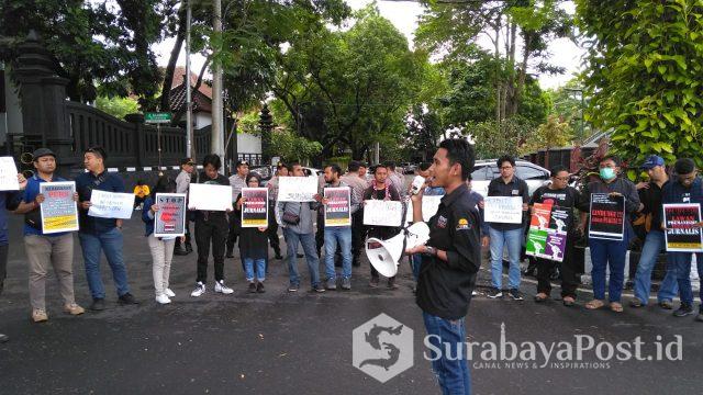 IMG-20190125-WA0022 Para jurnalis di Malang Raya demo, menuntut Jokowi mencabut remisi I Nyoman Susrama yang menjadi otak pembunuh wartawan di Bali.