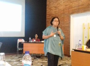 Bendahara YKP, Zumrotil saat memberikan materi dalam Workshop Jurnalis, Kesehatan Perempuan dalam Media di Yello Hotel, Jakarta Selatan, Selasa (12/2/2019).