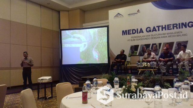 GM External Affairs PT Bumi Suksesindo, Katamsi Ginano dalam acara Media Gathering di Malang. 