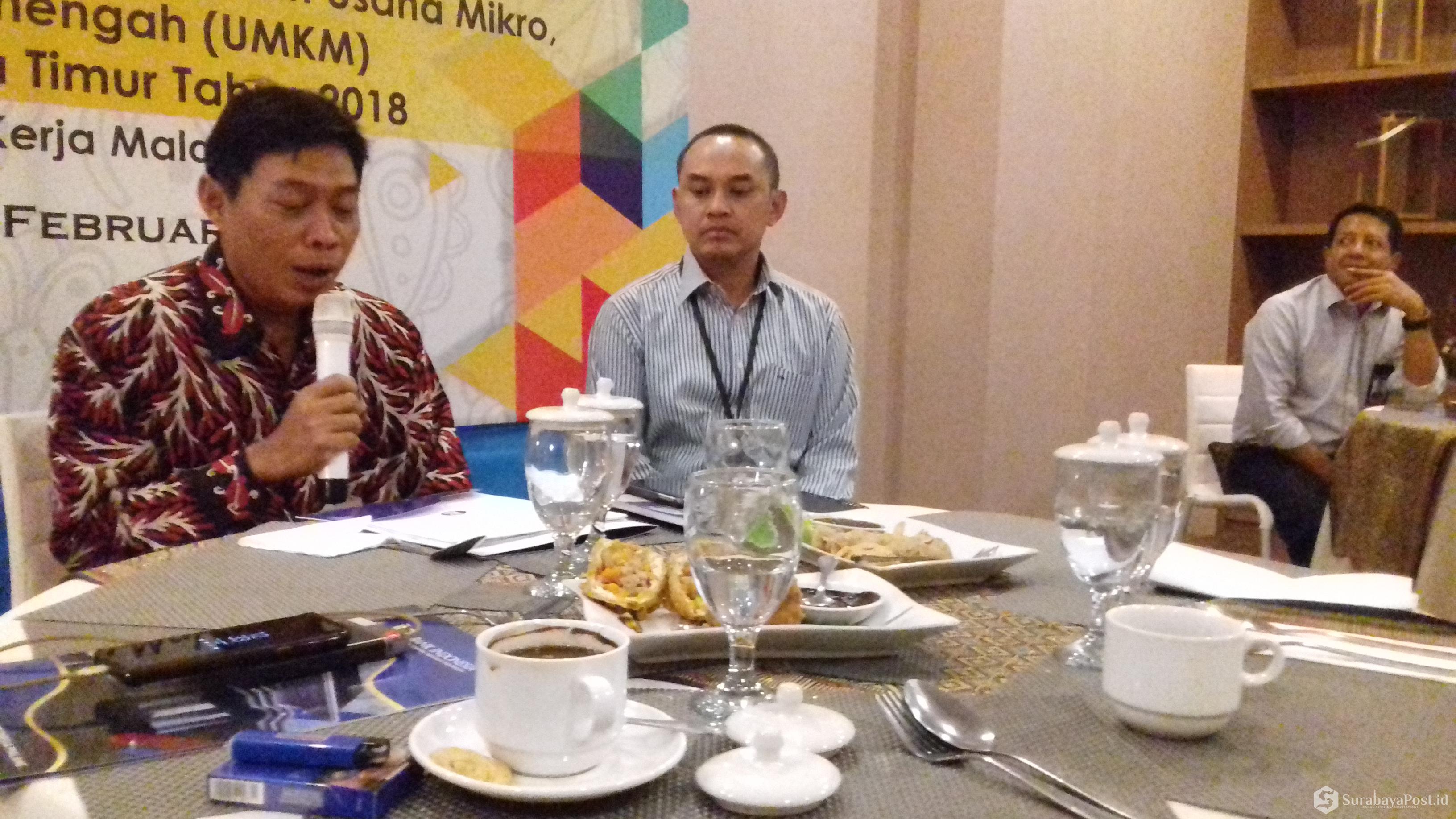 Kepala Perwakilan BI Malang Azka Subhan Aminurridho (kiri) kala Bincang Santai Bersama Media di Malang, Rabu (27/2/2019).