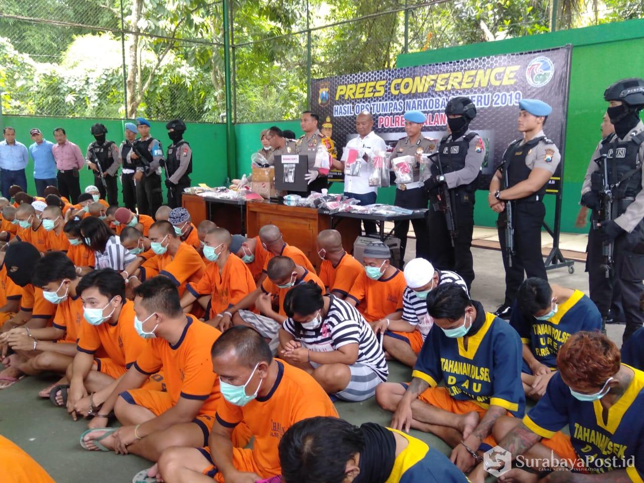 Sebanyak 90 orang tersangka kasus narkoba ini merupakan hasil tangkapan Polres Malang, Jawa Timur selama 12 hari.