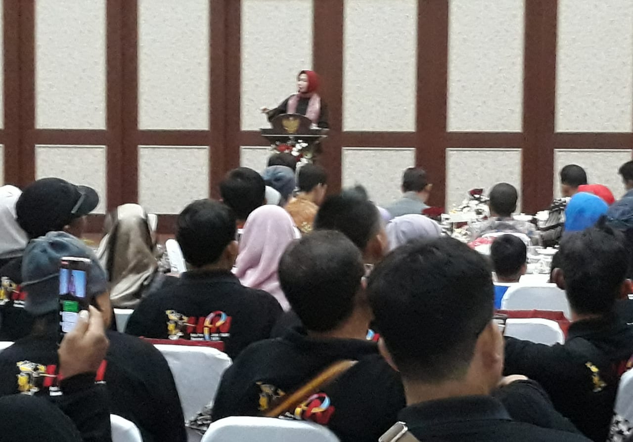 Wali Kota Hj Dewanti Rumpoko kala menyambut ratusan wartawan se Indonesia yang berkunjung ke Kota Wisata Batu.