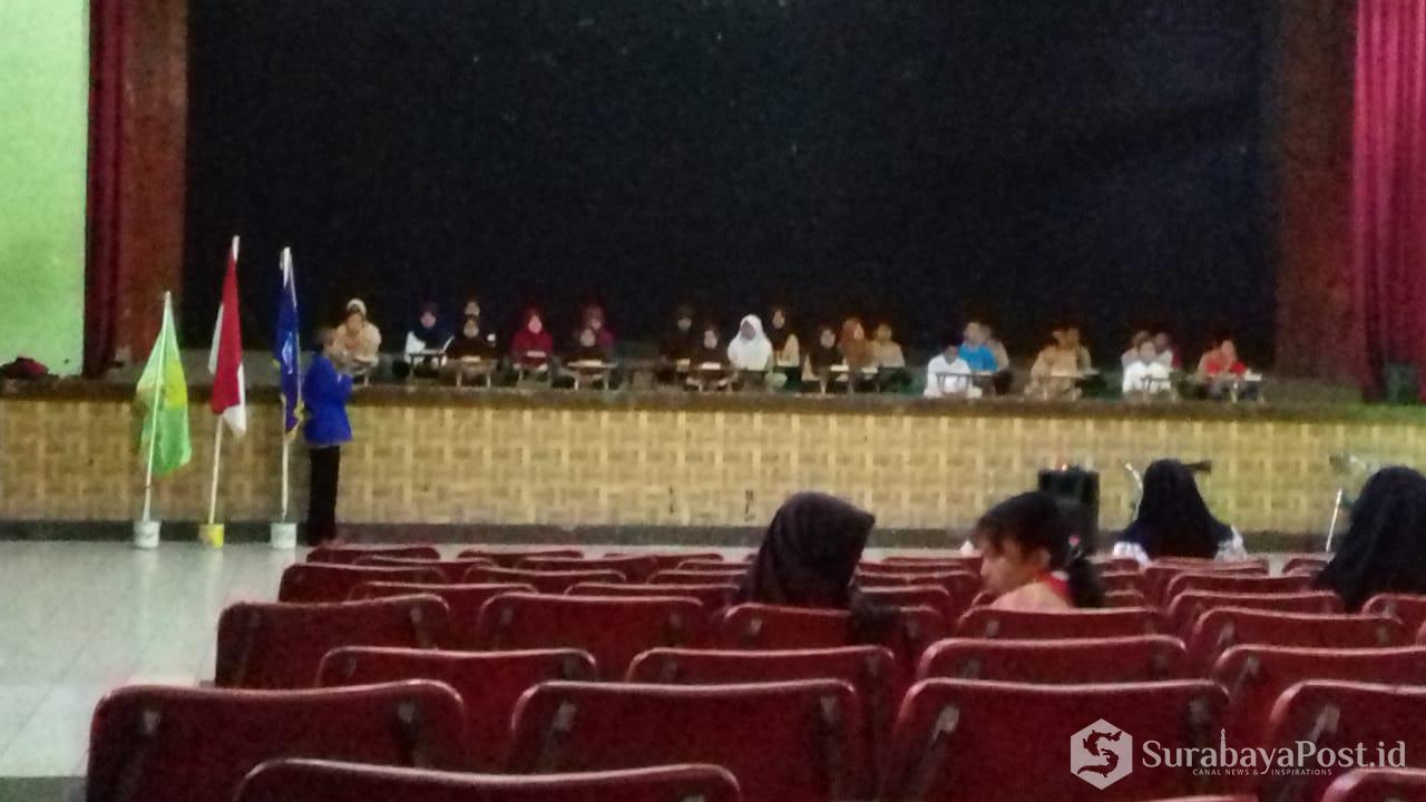 Siswa SDN Percobaan 1 Kota Malang kala gladi bersih untuk imtihan munaqosah mengaji Al qur’an di Gedung Kesenian Gajayana Kota Malang, Jumat (15/2/2019).