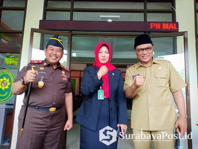 Ketua PN Kota Malang bersama Wawali Sofyan Edi Jarwoko  (kanan) dan Kepala Kejari Kota Malang Amran Lakoni  (kiri) 