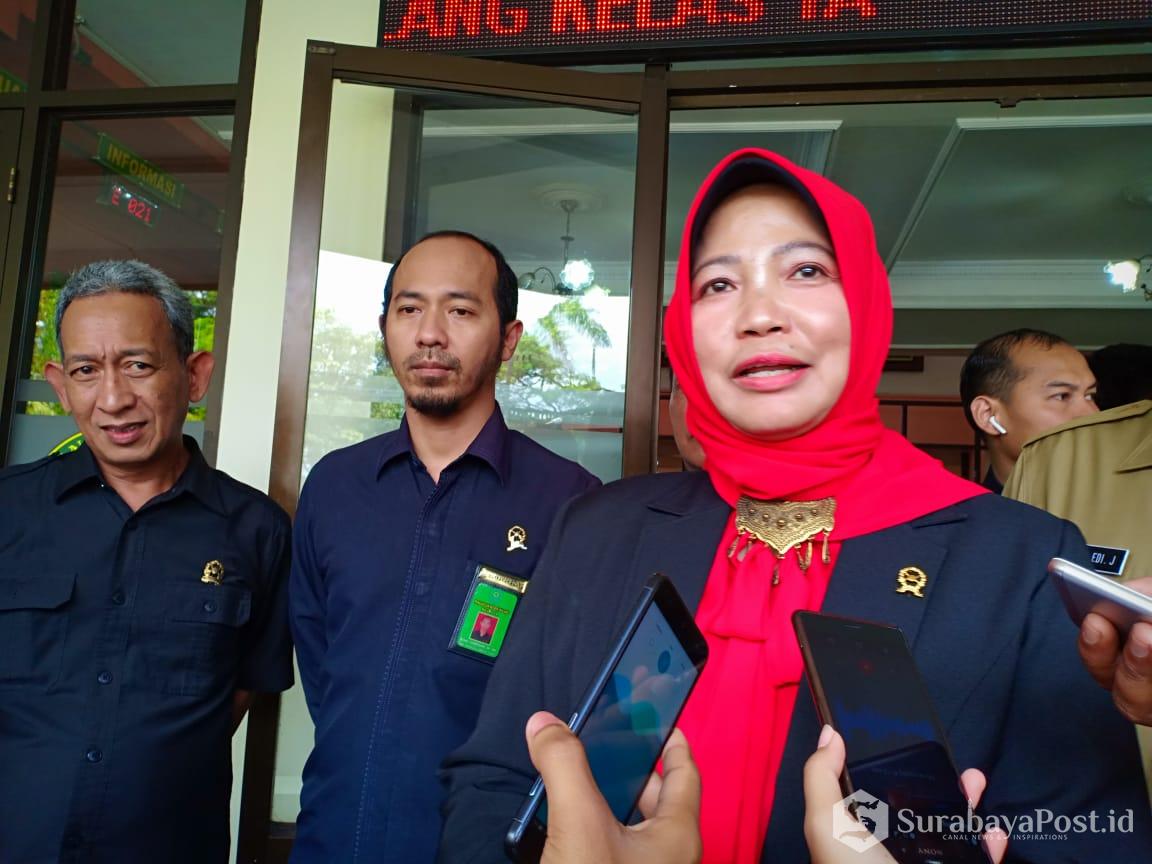 Ketua PN Kota Malang, Nuruli Mahdilis saat memberikan keterangan pers.