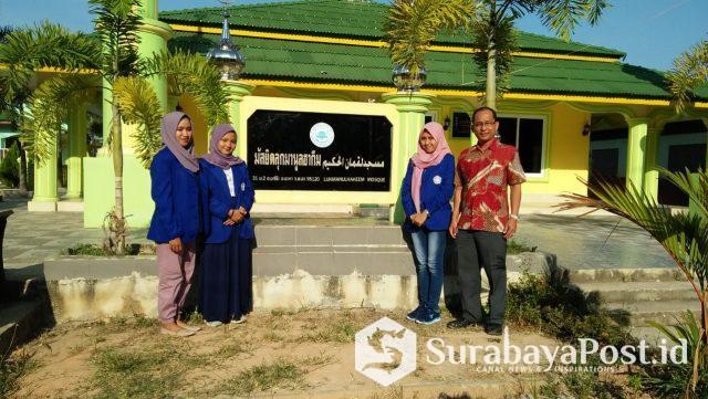 IMG-20190301-WA0024 Tiga mahasiswa IBU Malang didampingi dosen pendampingnya, Jazuli MPd saat tiba di Lembaga pendidikan Lukmanulhakeem Yala Thailand.