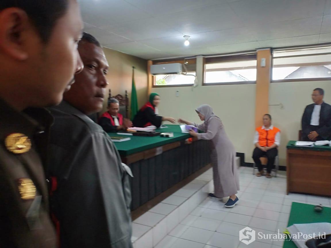 Saksi ahli Nur Wahjuni saat memberikan keterangan di PN Malang dalam kasus yang menjerat terdakwa Maria Purbowati