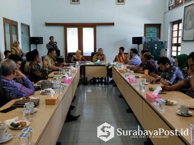 IMG-20190311-WA0034 Dinas Penanaman Modal, Pelayanan Terpadu Satu Pintu dan Tenaga Kerja (DPMTSP-Naker) Kabupaten Rembang saat berkunjung ke Disnaker Kabupaten Malang.