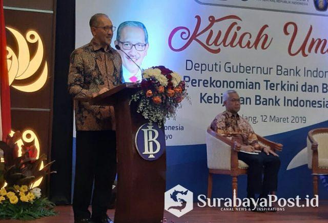 IMG-20190312-WA0032-1 Deputi Gubernur BI Dody Budi Waluyo saat memberi kuliah umum di Auditorium Gedung Pascasarjana Fakultas Ekonomi Universitas Brawijaya Malang, Selasa (12/3/2019)