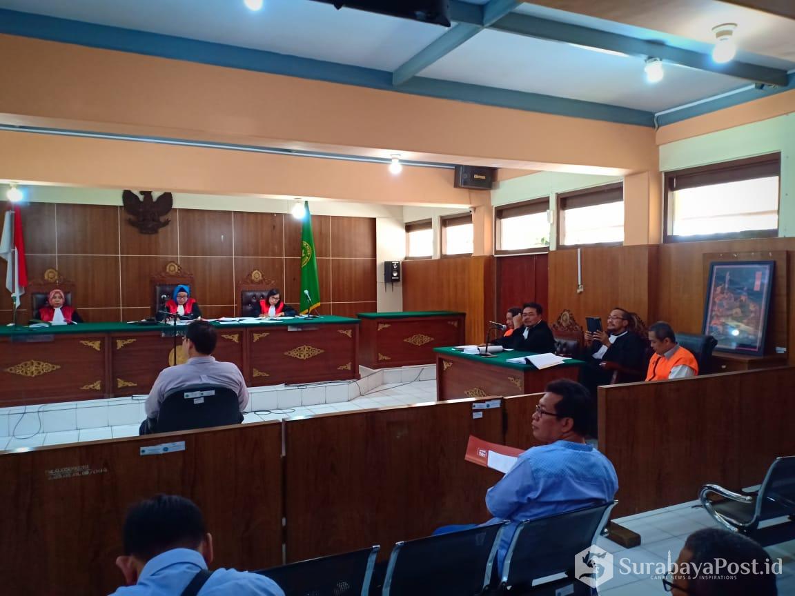 Saksi saat memberikan keterangan dalam persidangan kasus pemalsuan dokumen dengan terdakwa R Dandung Jul Hardjanto dan Andriono