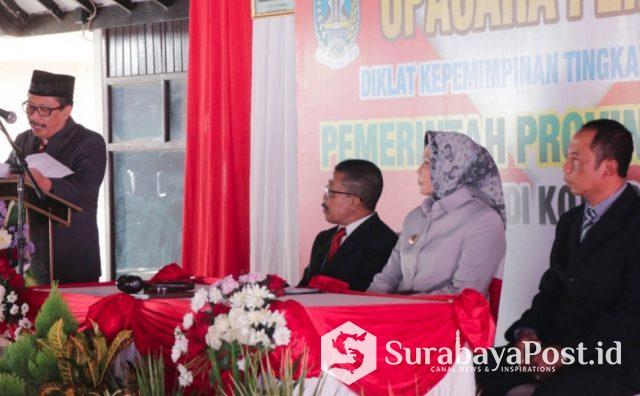 IMG-20190321-WA0068 Wali Kota Batu Hj Dewanti Rumpoko (kanan) bersama Wawali Punjul Santoso saat memantau pelaksanaan Diklatpim IV di Pemkot Batu.