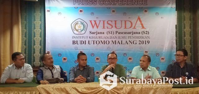 IMG-20190327-WA0160 Rektor IBU Malang Dr Nurcholis Sunuyeko didampingi para Wakil Rektor dan Kepala Pusat Kerjasama dan Humas Dr Rochsun MKes.