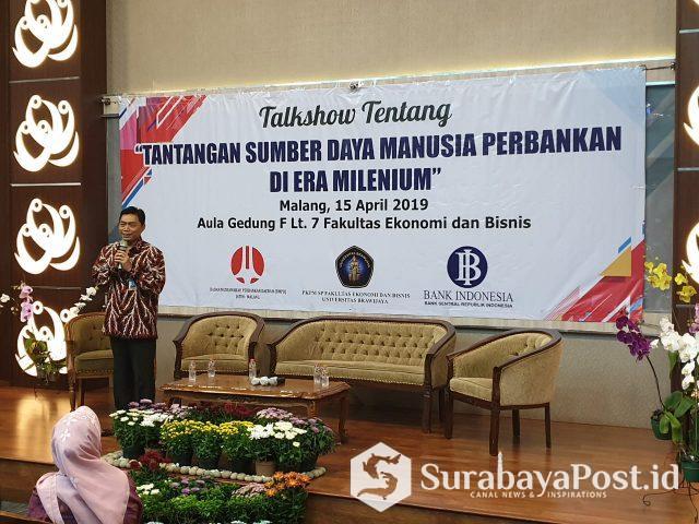 IMG-20190415-WA0044 Ketua BMPD Jatim-Malang yang juga Kepala BI Perwakilan Malang Azka Subhan Aminurridho saat membuka talk show bertajuk Tantangan SDM Perbankan di Era Milenial yang digelar di kampus Universitas Brawijaya Malang, Senin (15/4/2019).