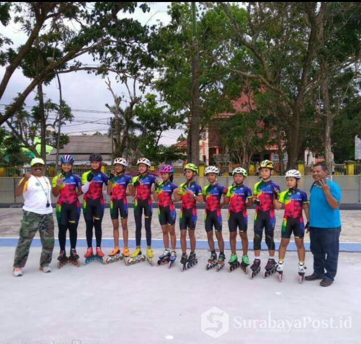 Atlet sepatu roda Kota Malang yang akan turun di Porprov, Jatim 2019 didampingi pelatih ketua Puslatcab PORSEROSI, Yuhartono (Sebelah kiri).