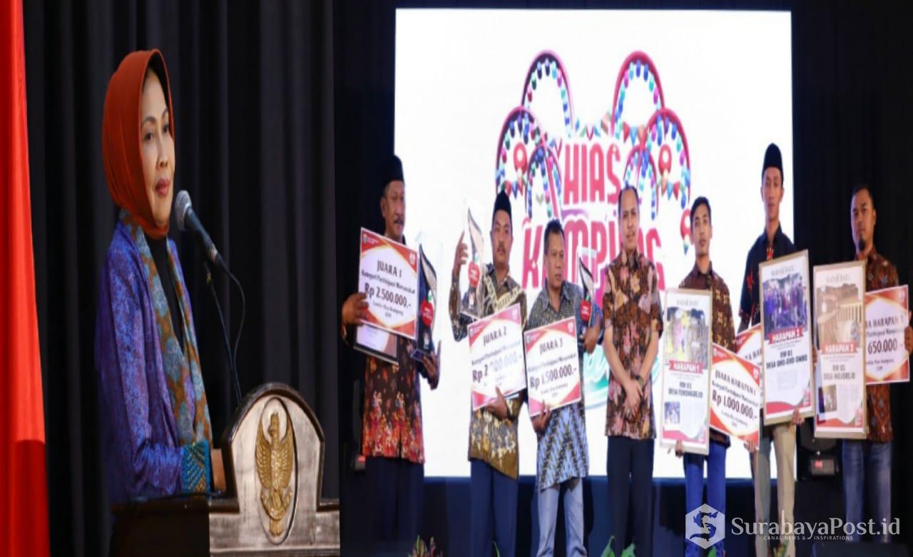 Wali Kota Batu Hj Dewanti Rumpoko dalam acara penganugerahan hadiah lomba hias kampung di Kota Batu.