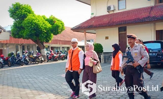 Terdakwa Rizfan Abudaeri dan Nanik Damayanti usai menjalani sidang putusan di PN Kota Malang