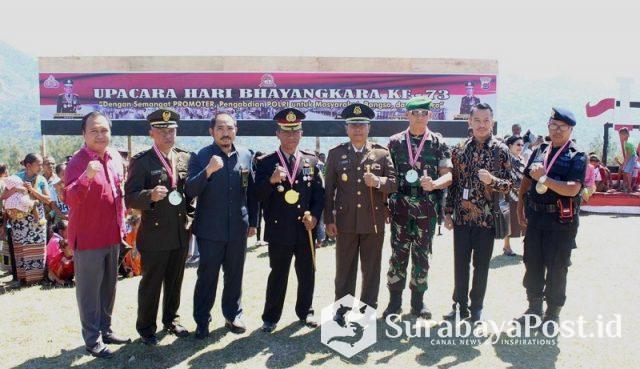 IMG-20190716-WA0045 Komandan Satgas Pamtas RI-RDTL Sektor Barat Yonif Mekanis 741/Garuda Nusantara Mayor Inf Hendra Saputra pose bersama para pejabat TNI dan Polri di Perbatasan Timor.