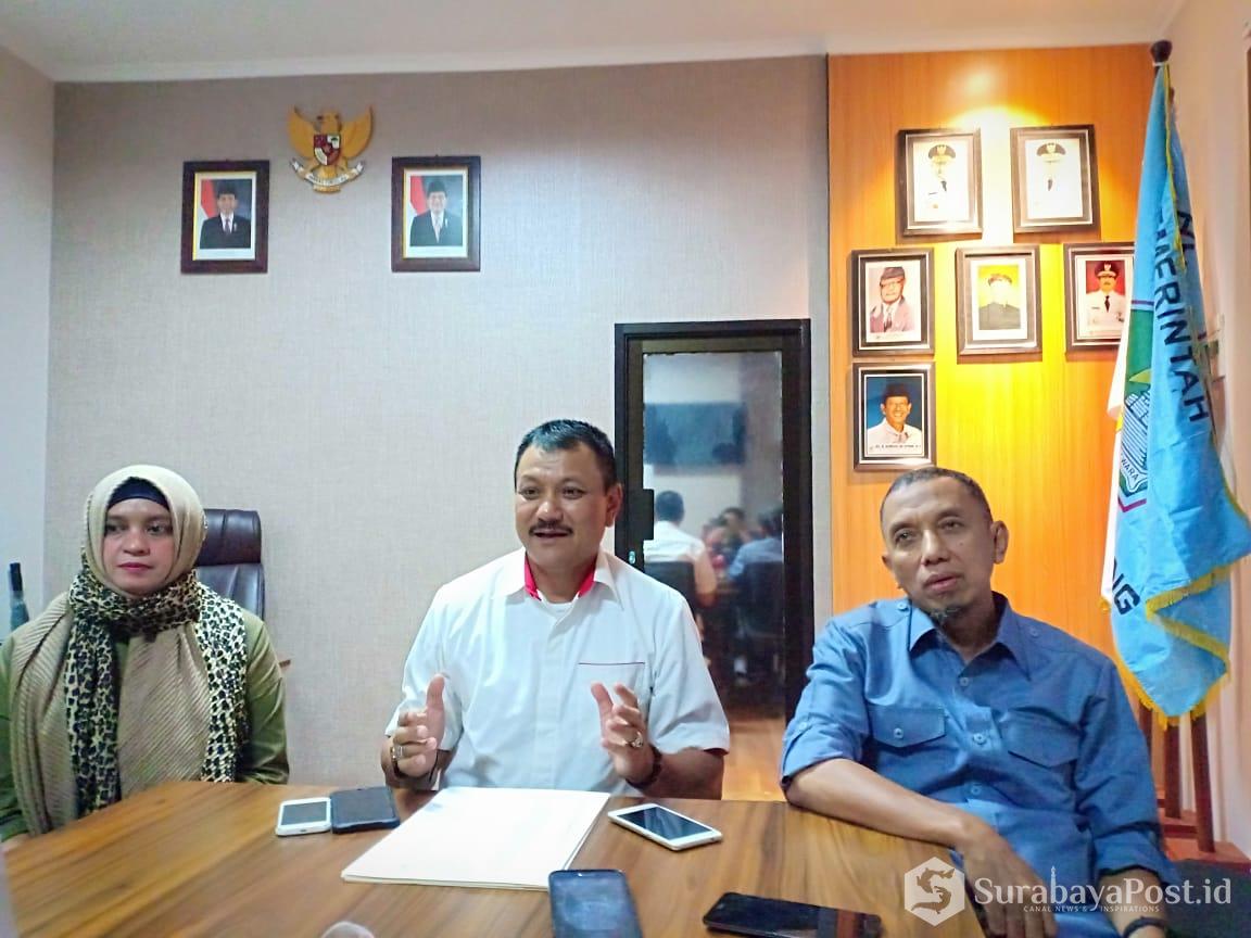 Ketua KONI Kota Malang Eddy Wahyono didampingi Waka KONI Kota Malang Husnun N Djuraid dan Humas KONI Kota Malang Nelly.
