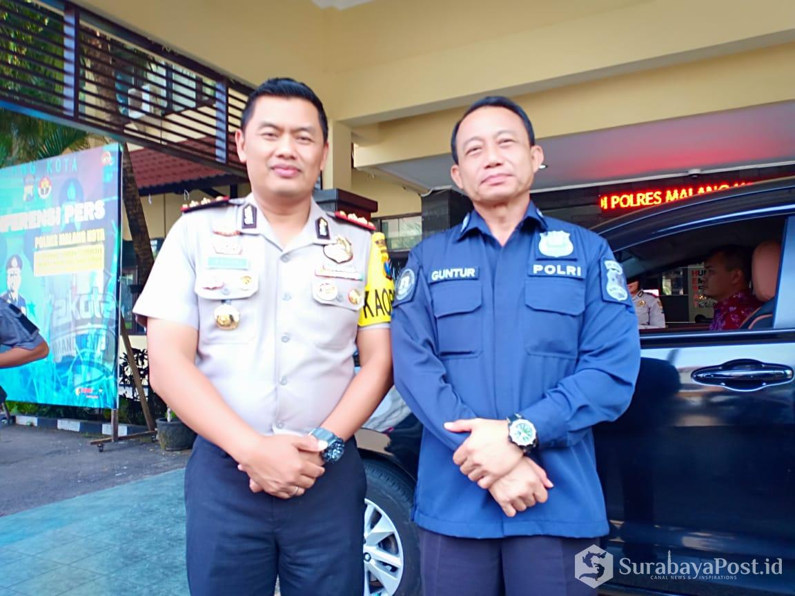 Kombes Pol Guntur Aryo Tejo (kanan) bersama Kapolres Malang Kota AKBP Asfuri di Mapolres Malang Kota, Jatim.