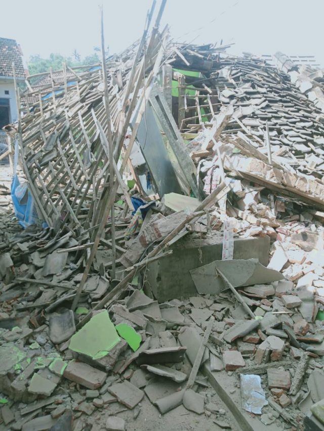 Gempa dengan Magnitudo 6.7 SR “Goyang” Malang | SurabayaPost