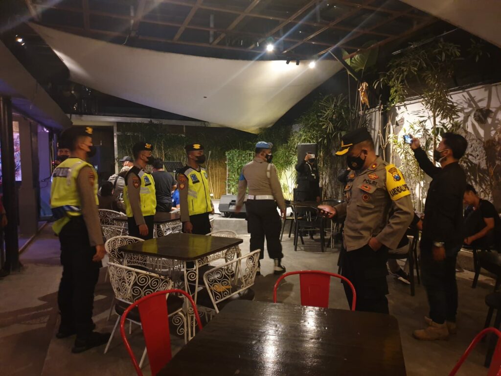 Giat razia yang digelar Tim Pamor Keris Polresta Malang Kota dengan sasaran Cafe dan tempat hiburan malam