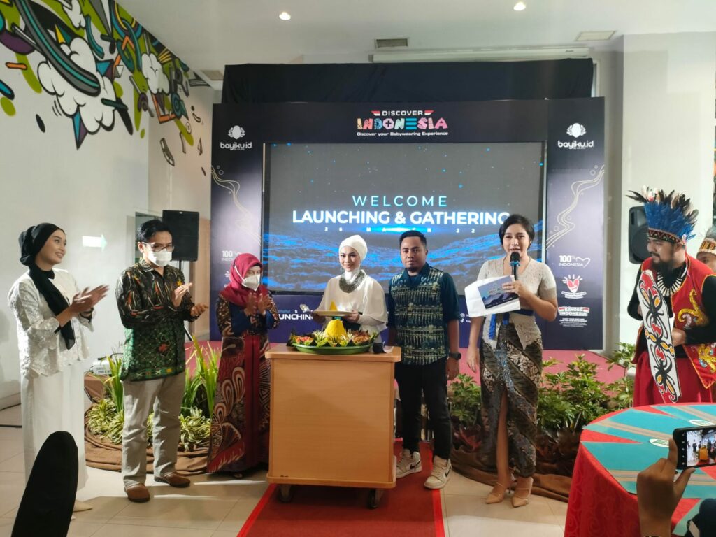 Lathifah Amaturrahman (hijab putih), Launching Bayiku disalah satu Hotel di Kota Malang1