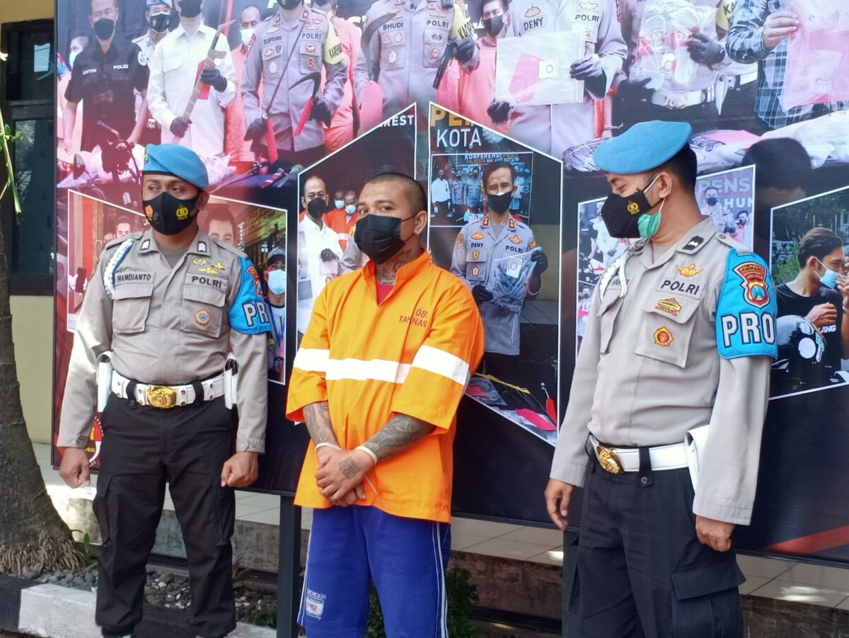 PT (32), pemuda dengan penuh tato jaringan sindikat narkoba kelad kakap, berhasil diringkus Satreskoba Polresta Malang Kota