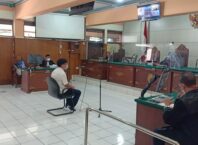 Saksi Darmawan Cahyadi (pembeli hotel pertama) memberikan keterangan dalam sidang yang digelar di ruang Cakra Pengadilan Negeri Kota Malang, Senin