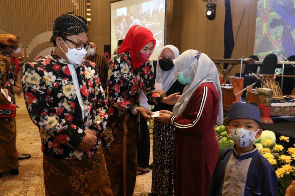 Walikota Malang, H Sutiaji hadir bersama isteri dalam Musrembang RKPD 2023 di Grand Mercure Hotel
