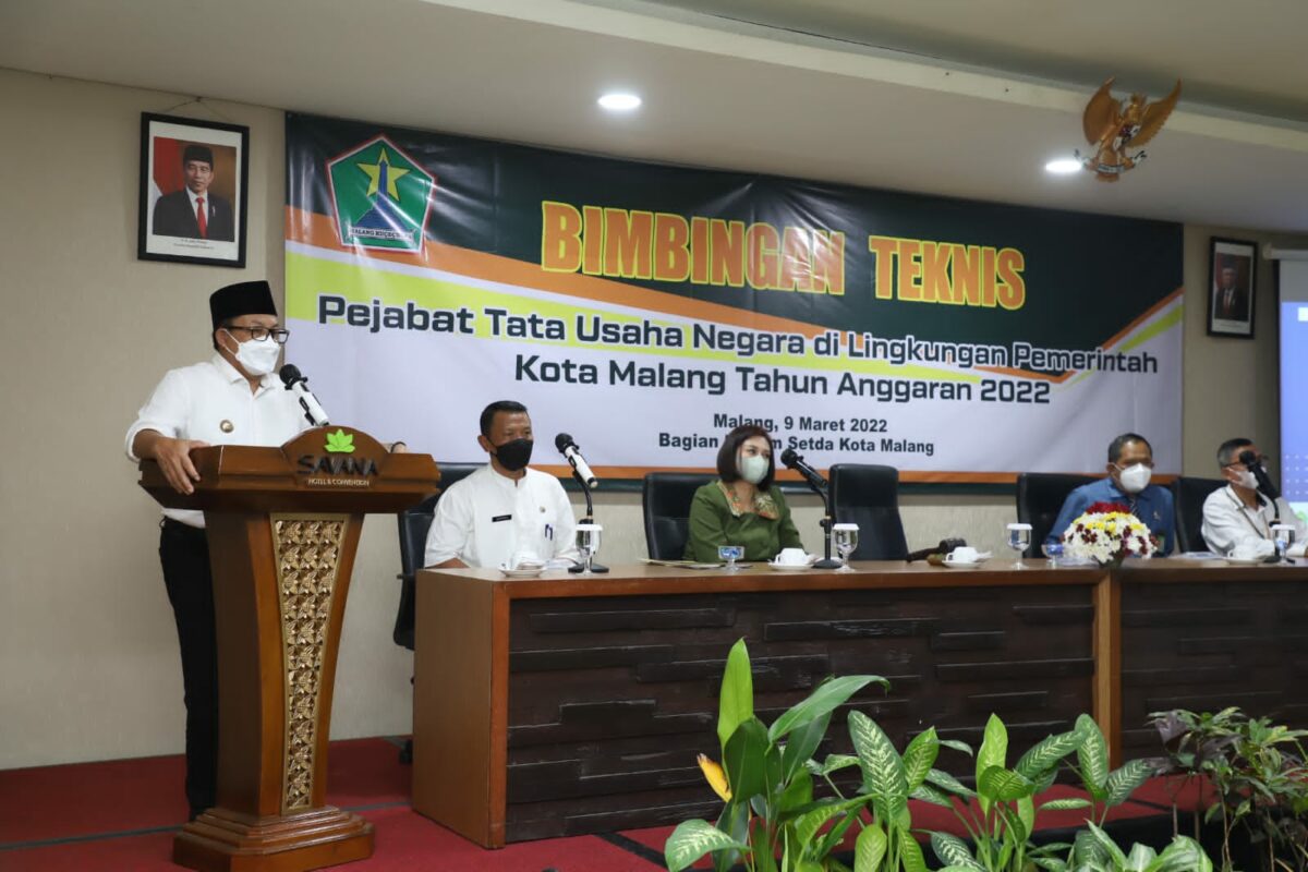 Walikota Malang, H Sutiaji, saat memberikan arahan pada peserta Bimtek bagi pejabat TUN dilingkungan Pemkot Malang