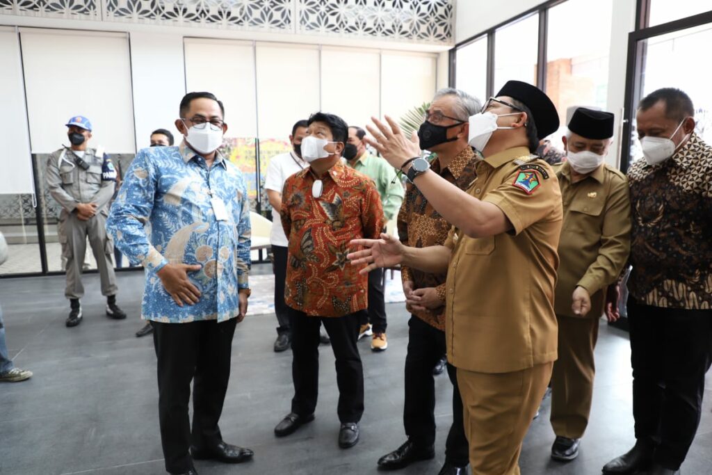 Walikota Malang, H Sutiaji, saat menghari peresmian kantor OJK Malang
