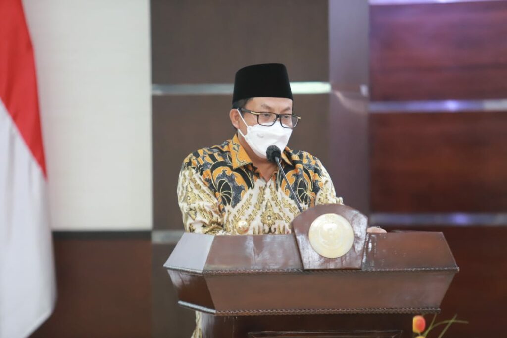 Walikota Malang, Drs. H. Sutiaji memberikan sambutan dan mewakili empat Kepala Daerah yang turut menyerahkan  LKPD) Tahun Anggaran 2021 Unaudited kepada Badan Pemeriksa Keuangan (BPK) Jawa Timur