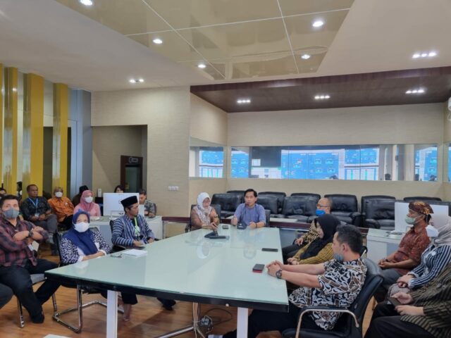 Direktur Utama Perumda Tugu Tirta, M Nor Muhlas, saat memimpin rapat koordinasi (rakor) 'Siaga' dalam rangka aman air minum menjelang libur panjang & Lebaran. (ist) Direktur Utama Perumda Tugu Tirta, M Nor Muhlas, saat memimpin rapat koordinasi (rakor) 'Siaga' dalam rangka aman air minum menjelang libur panjang & Lebaran. (ist)
