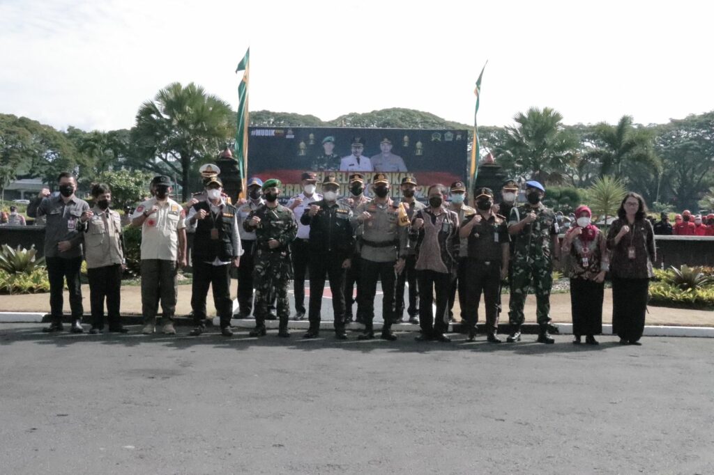 Jajaran Forkopimda pose bersama usai gelar pasukan operasi ketupat semeru 2022