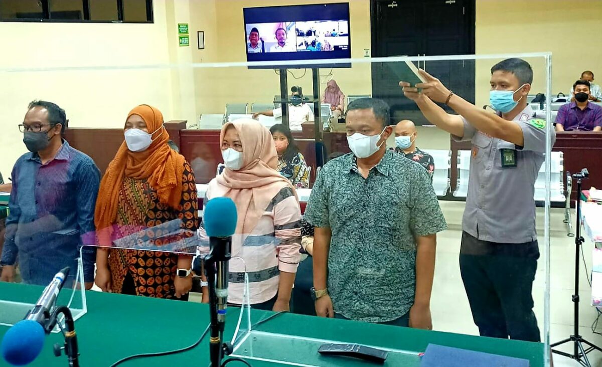 Para saksi ketika disumpah di PN Tipikor Surabaya